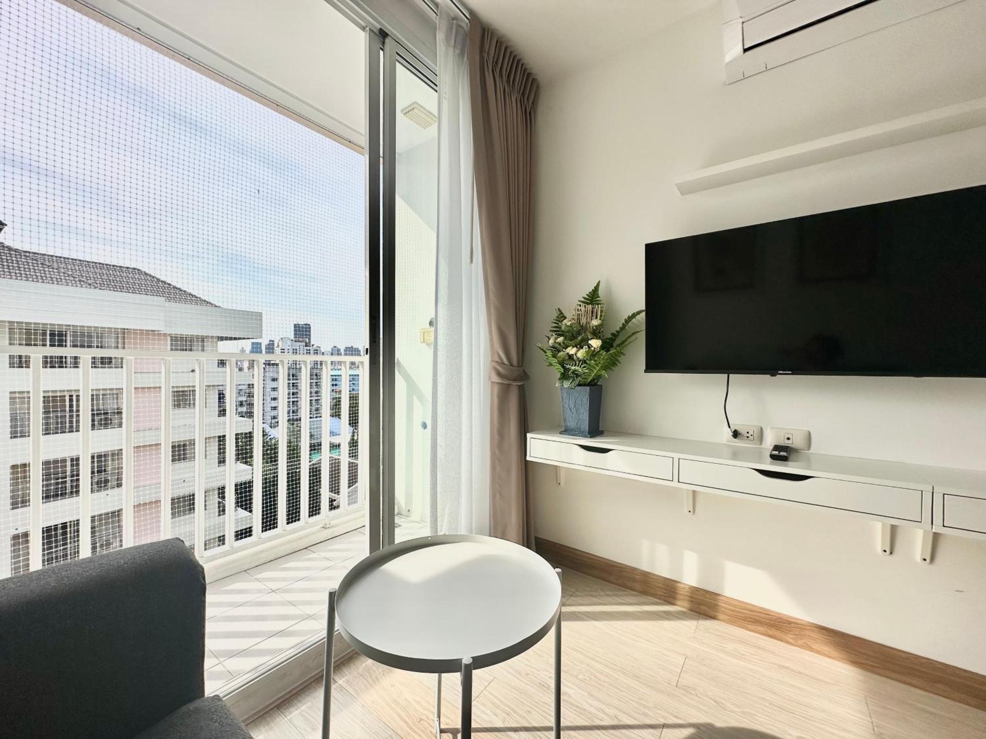 Town Sukhumvit 71 Apartment Bangkok Exterior photo